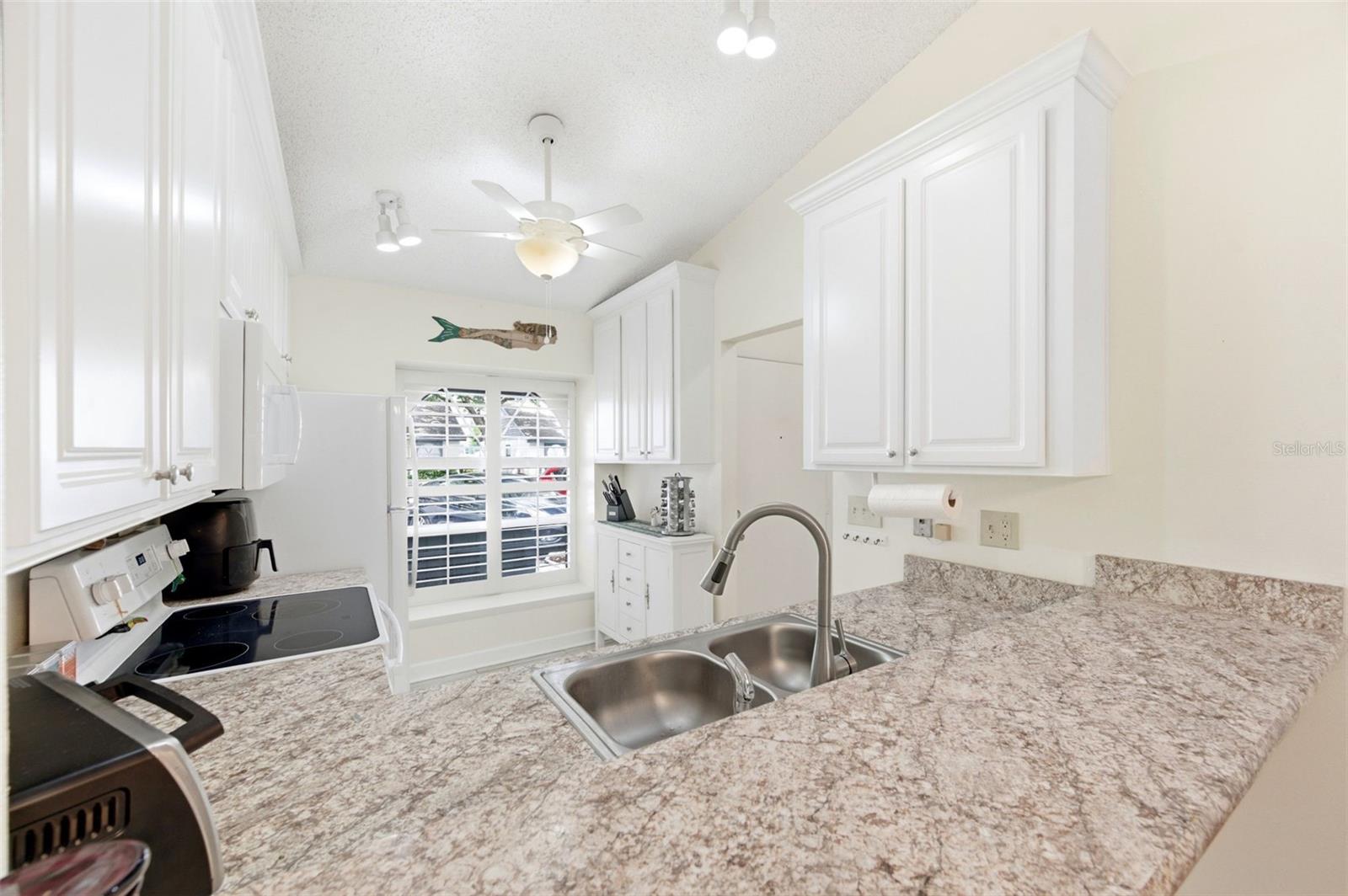 Image 9 of 32 For 3626 Mission Court