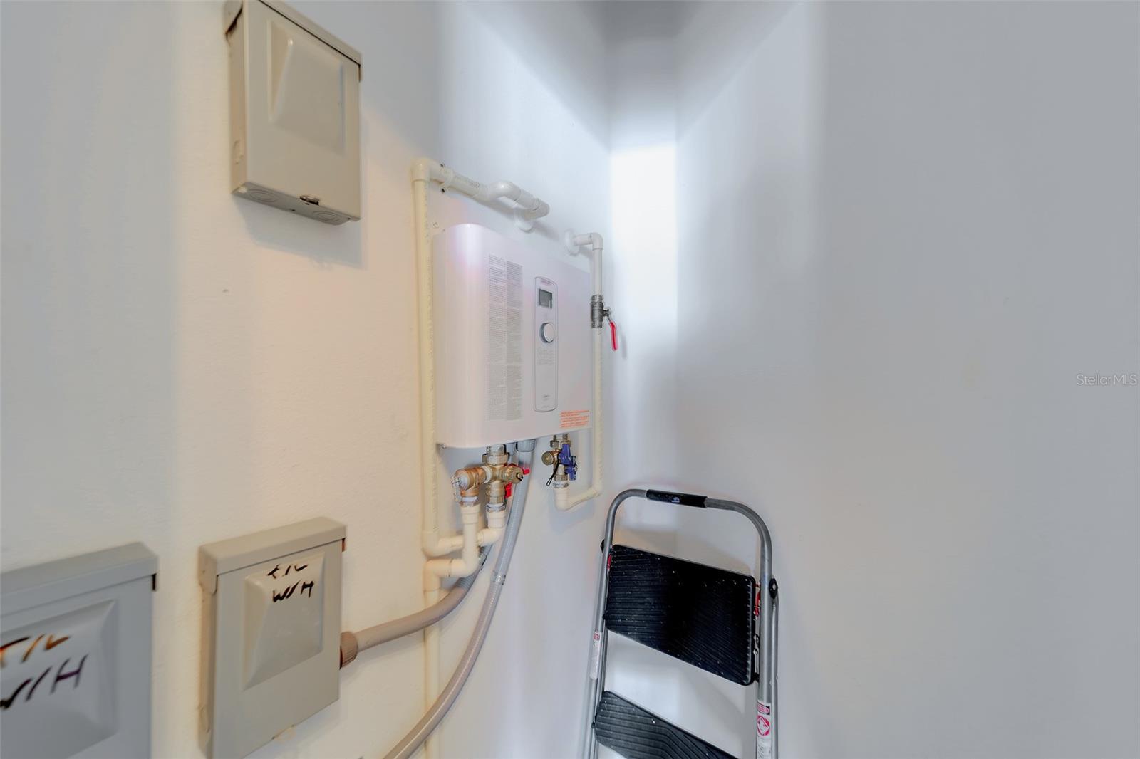 Image 36 of 100 For 138 Brent Circle