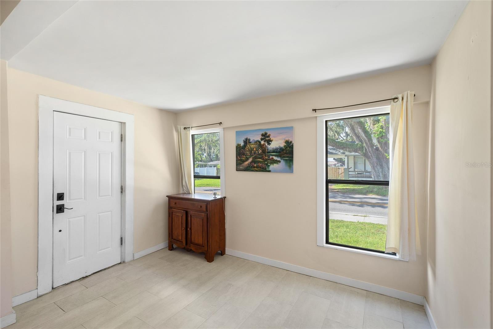 Image 15 of 57 For 504 Calhoun Street