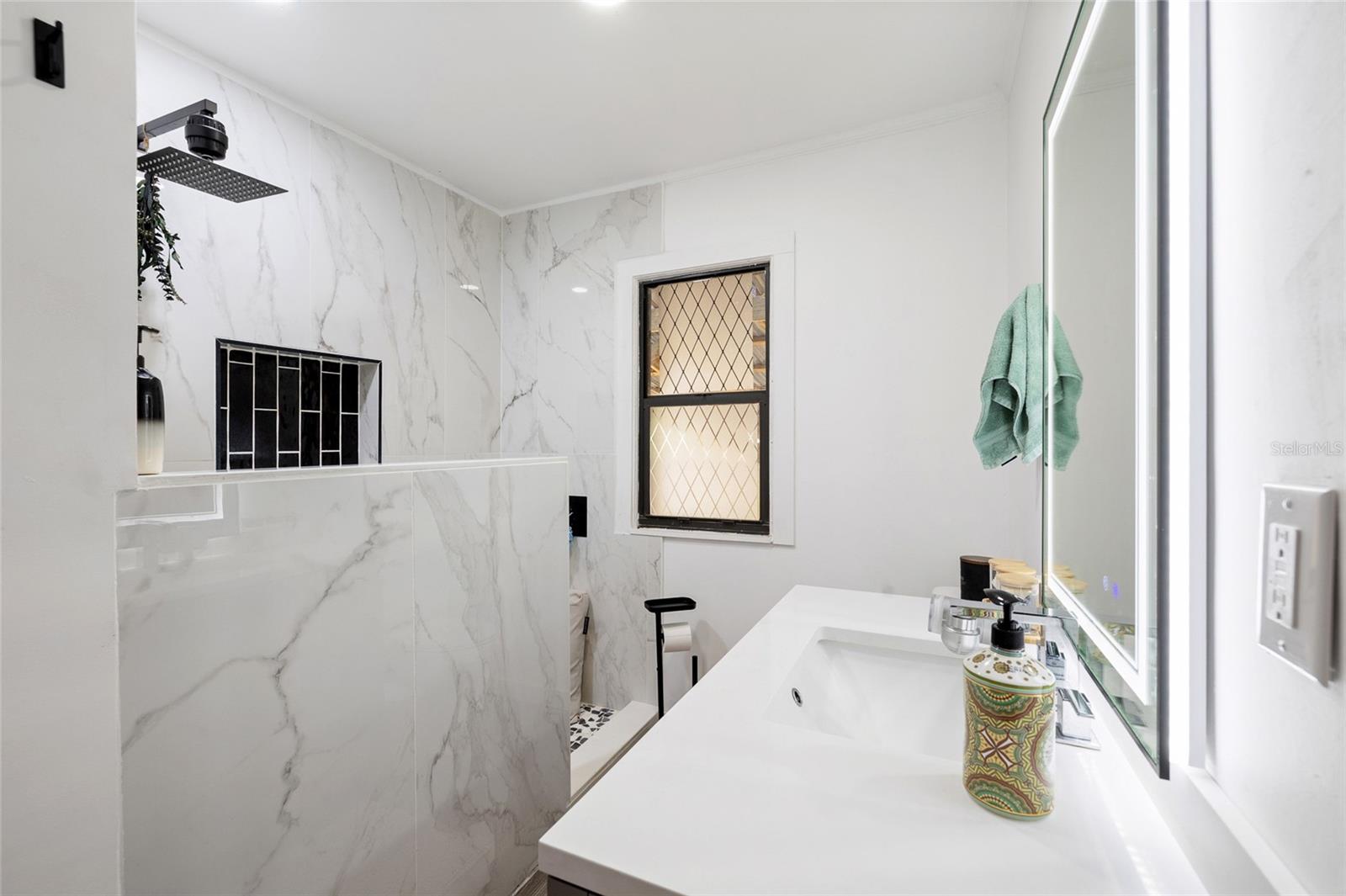 Image 27 of 57 For 504 Calhoun Street