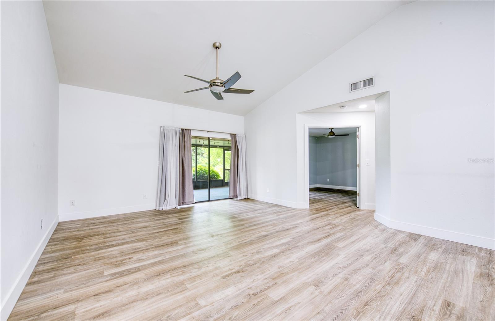 Image 15 of 34 For 2617 Bentley Dr