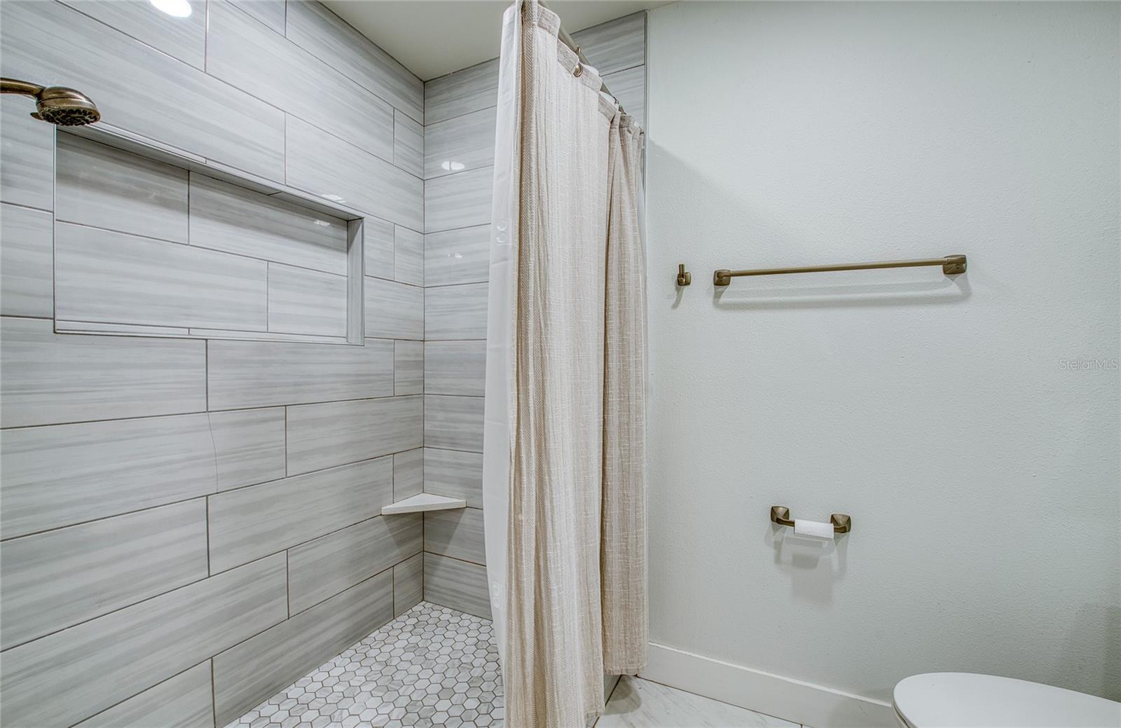 Image 22 of 34 For 2617 Bentley Dr