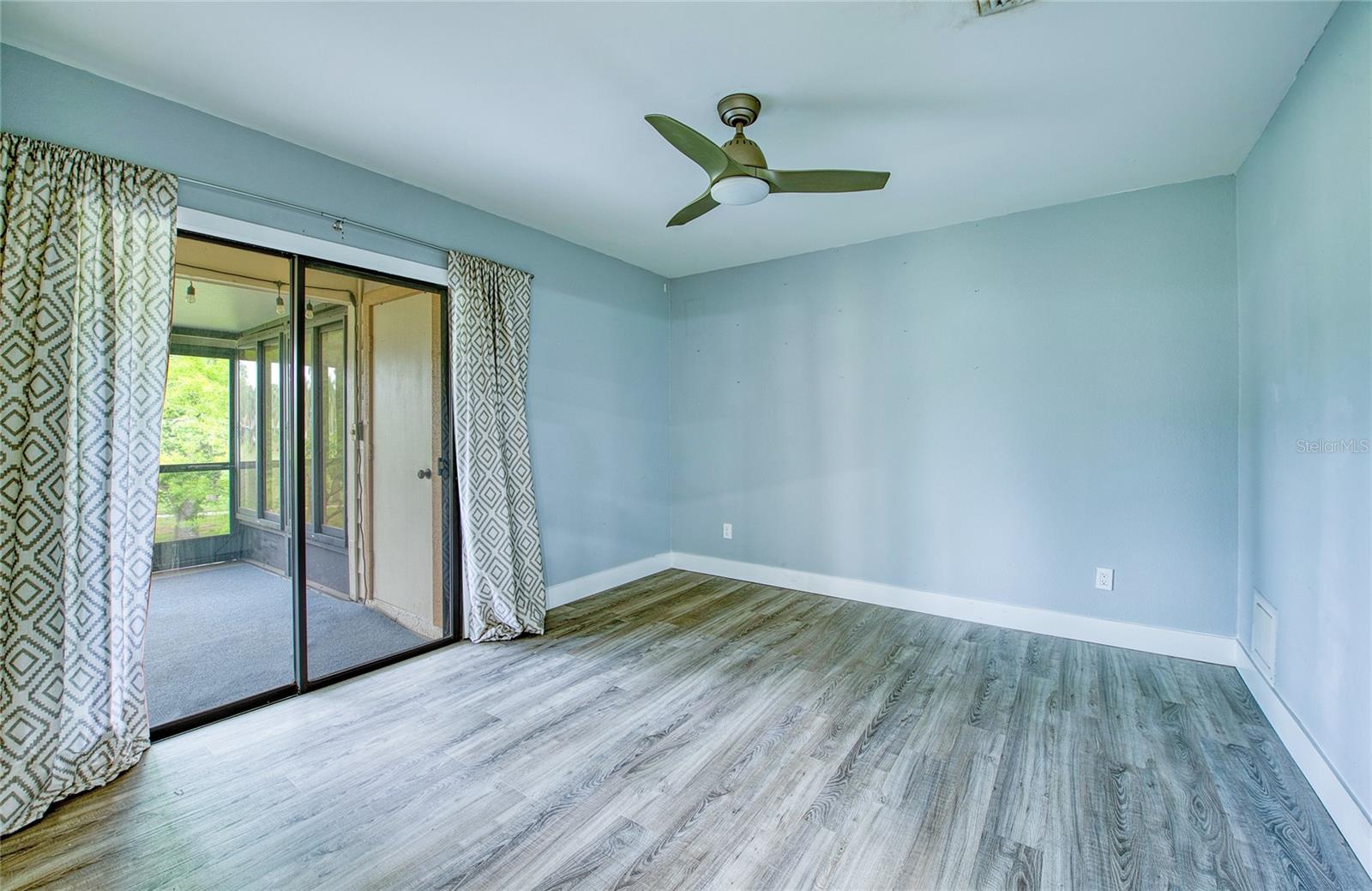 Image 23 of 34 For 2617 Bentley Dr