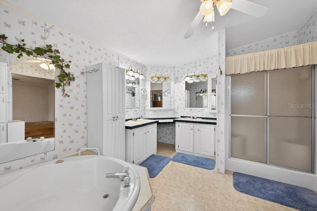 Image 16 of 47 For 11809 Dunwoodie Manor Drive