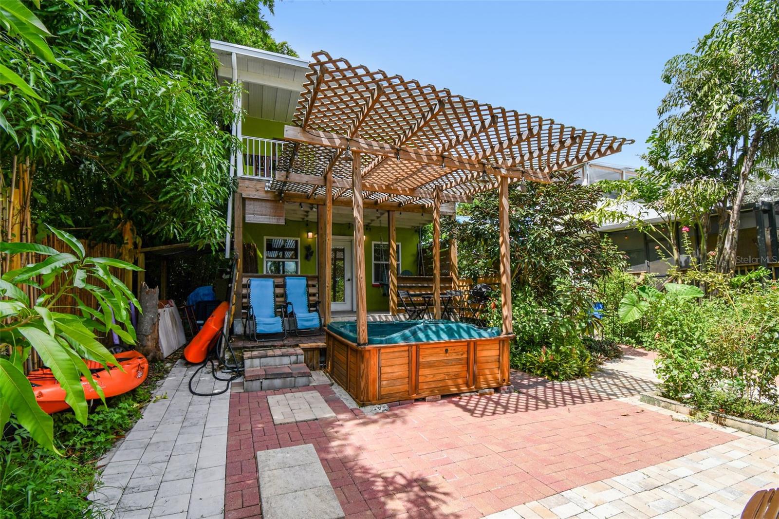 Listing photo id 12 for 3203 Yukon Street