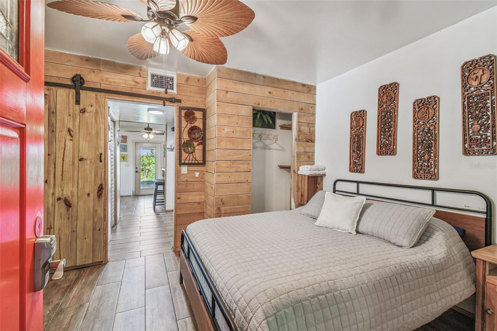 Listing photo id 15 for 3203 Yukon Street