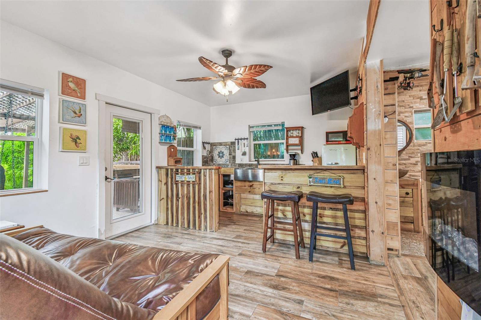 Listing photo id 19 for 3203 Yukon Street