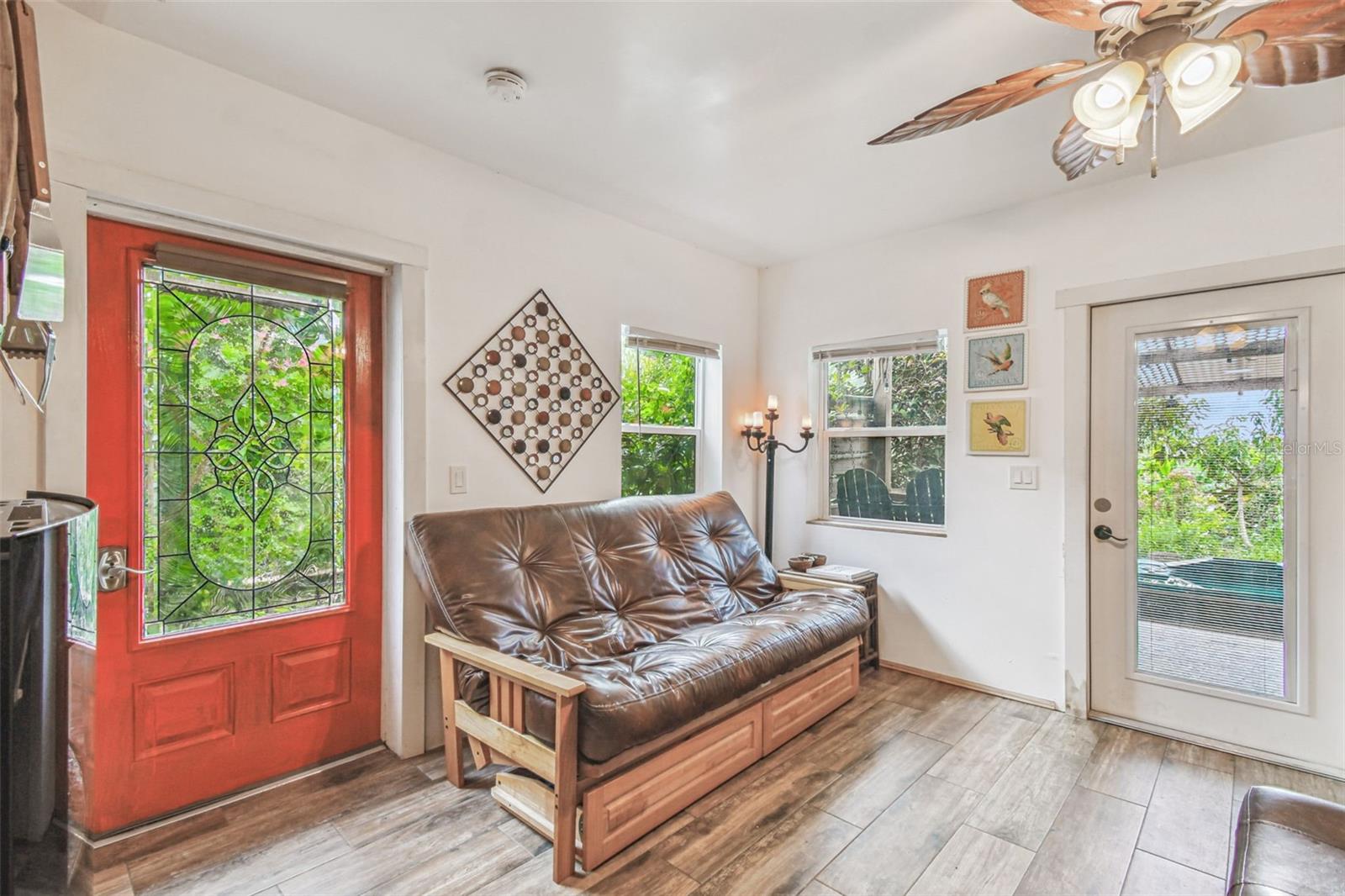 Listing photo id 20 for 3203 Yukon Street