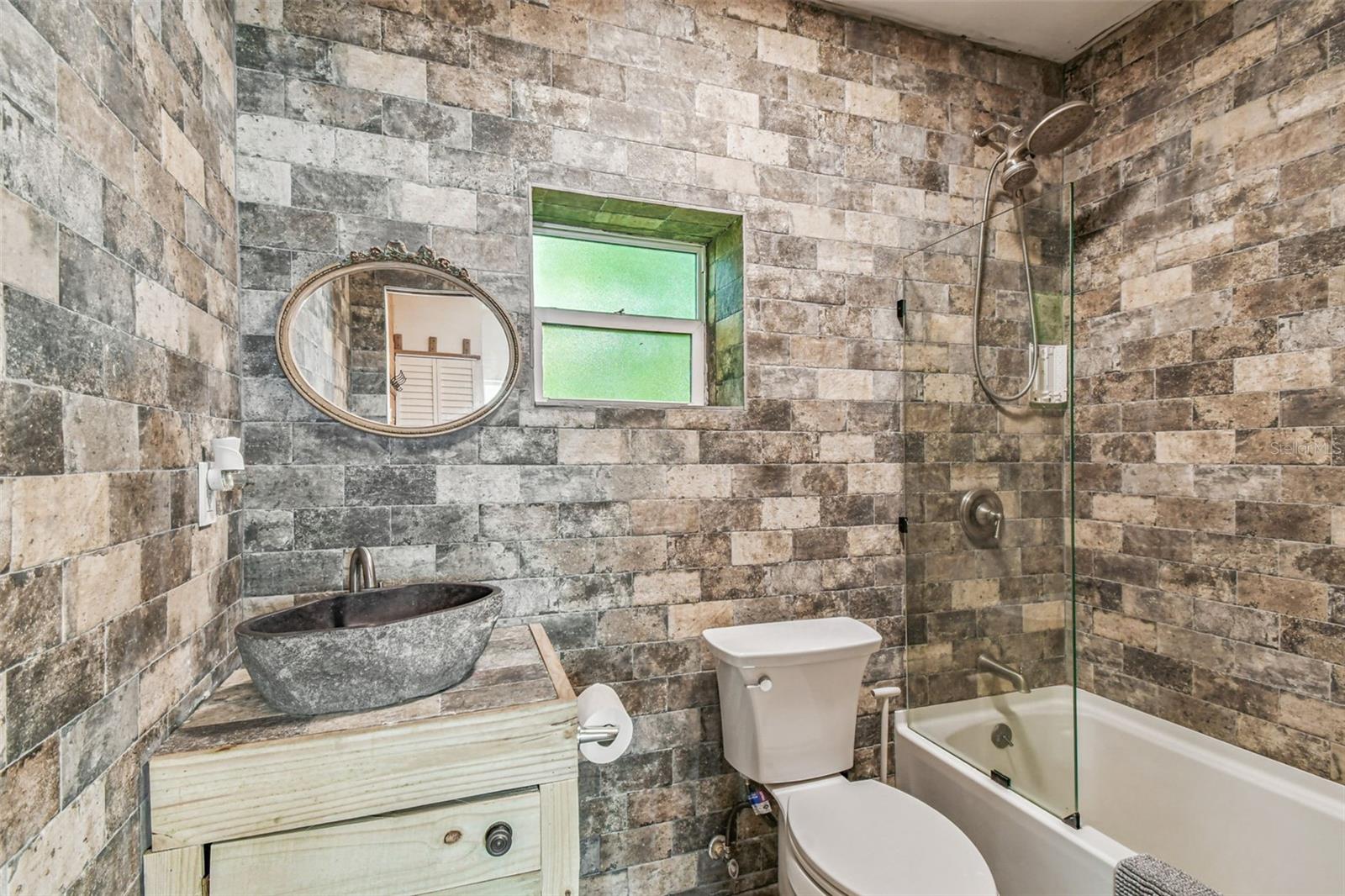 Listing photo id 26 for 3203 Yukon Street