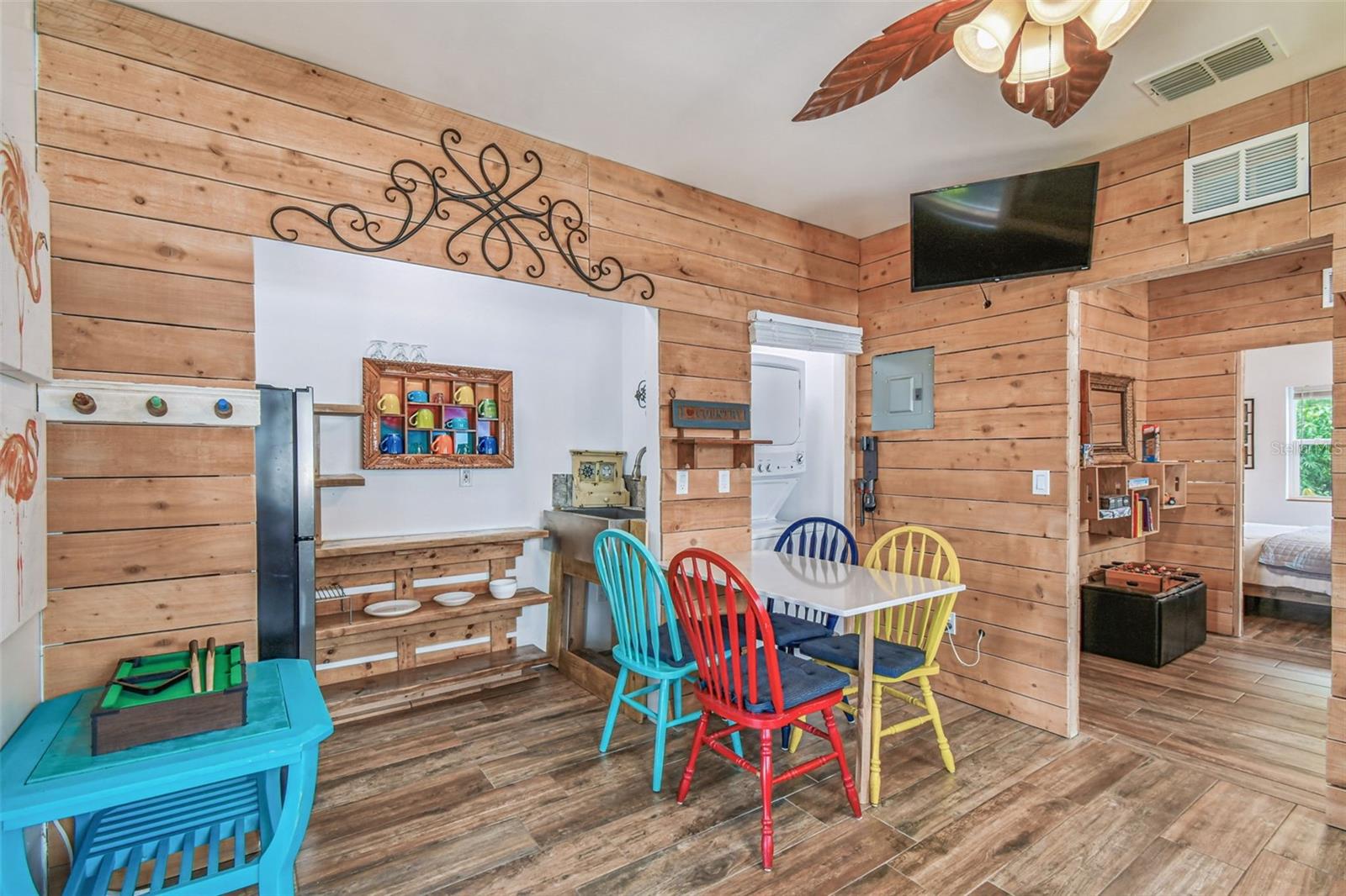 Listing photo id 27 for 3203 Yukon Street