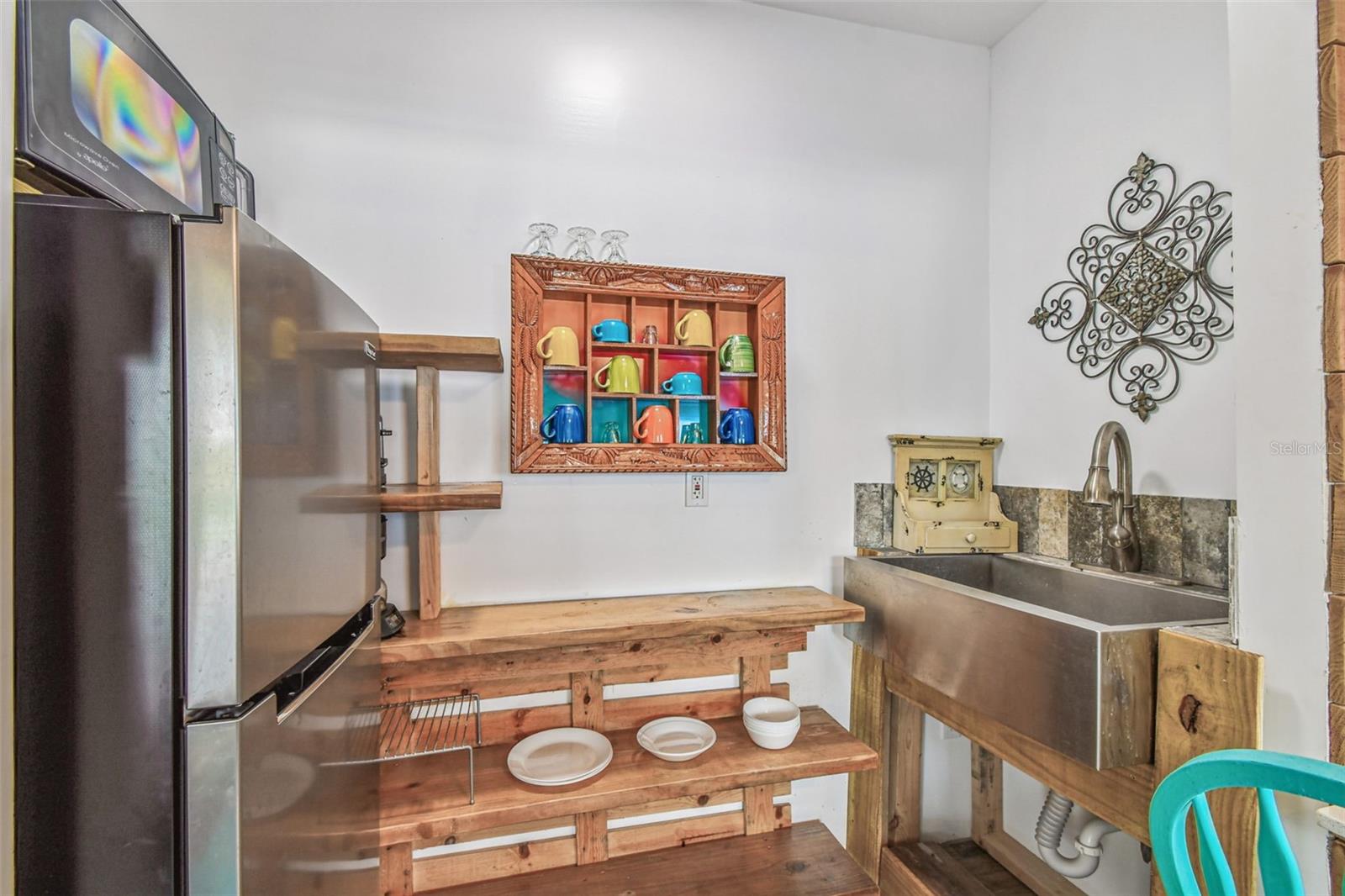Listing photo id 28 for 3203 Yukon Street