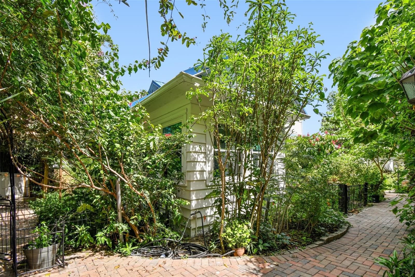 Listing photo id 31 for 3203 Yukon Street