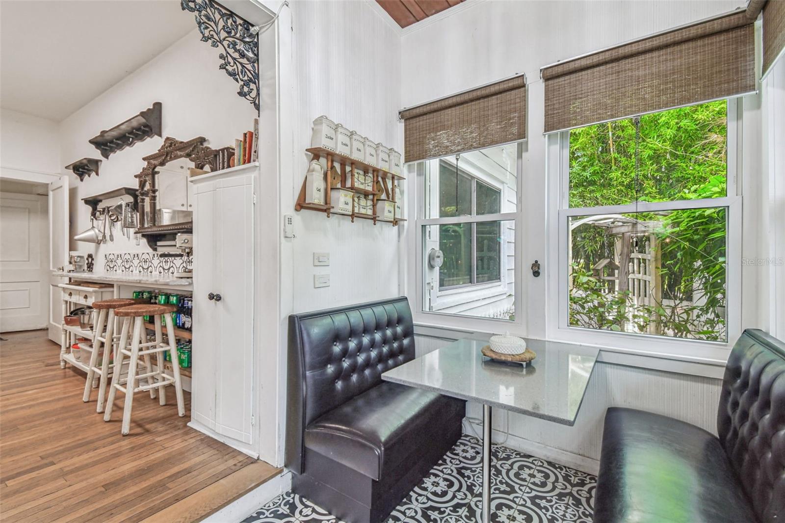 Listing photo id 34 for 3203 Yukon Street
