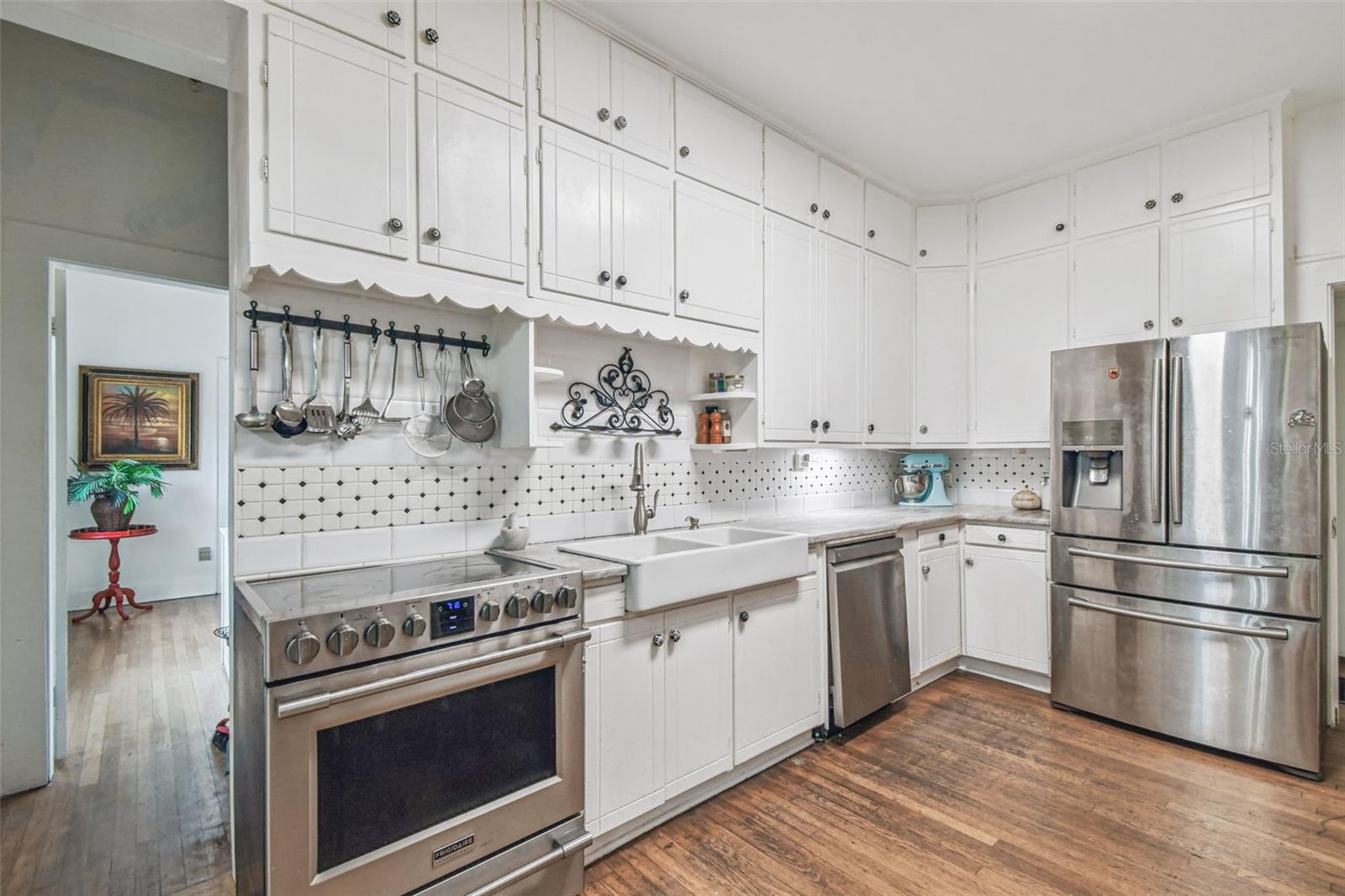 Listing photo id 35 for 3203 Yukon Street