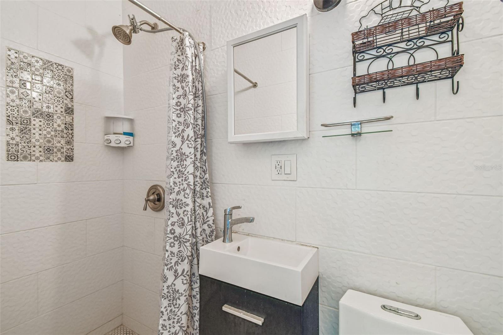 Listing photo id 41 for 3203 Yukon Street