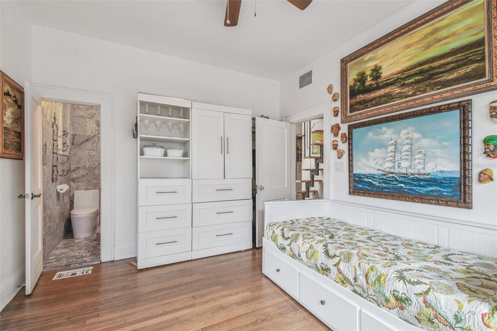 Listing photo id 43 for 3203 Yukon Street