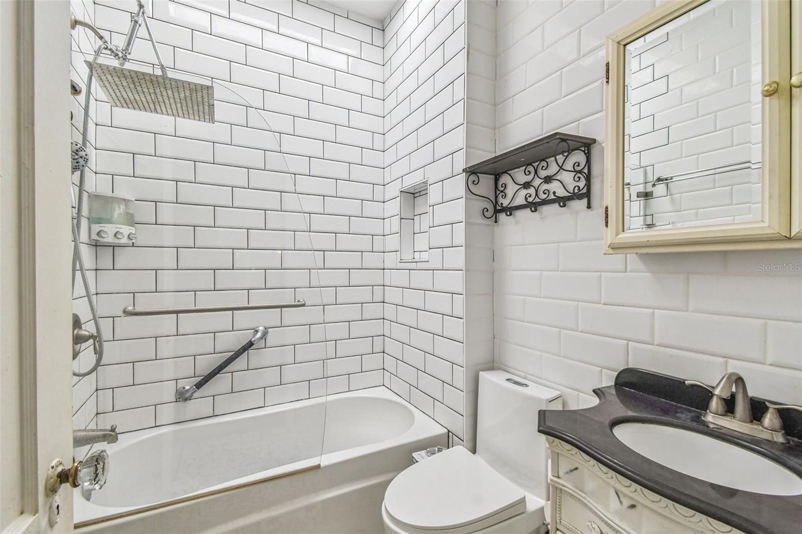 Listing photo id 47 for 3203 Yukon Street