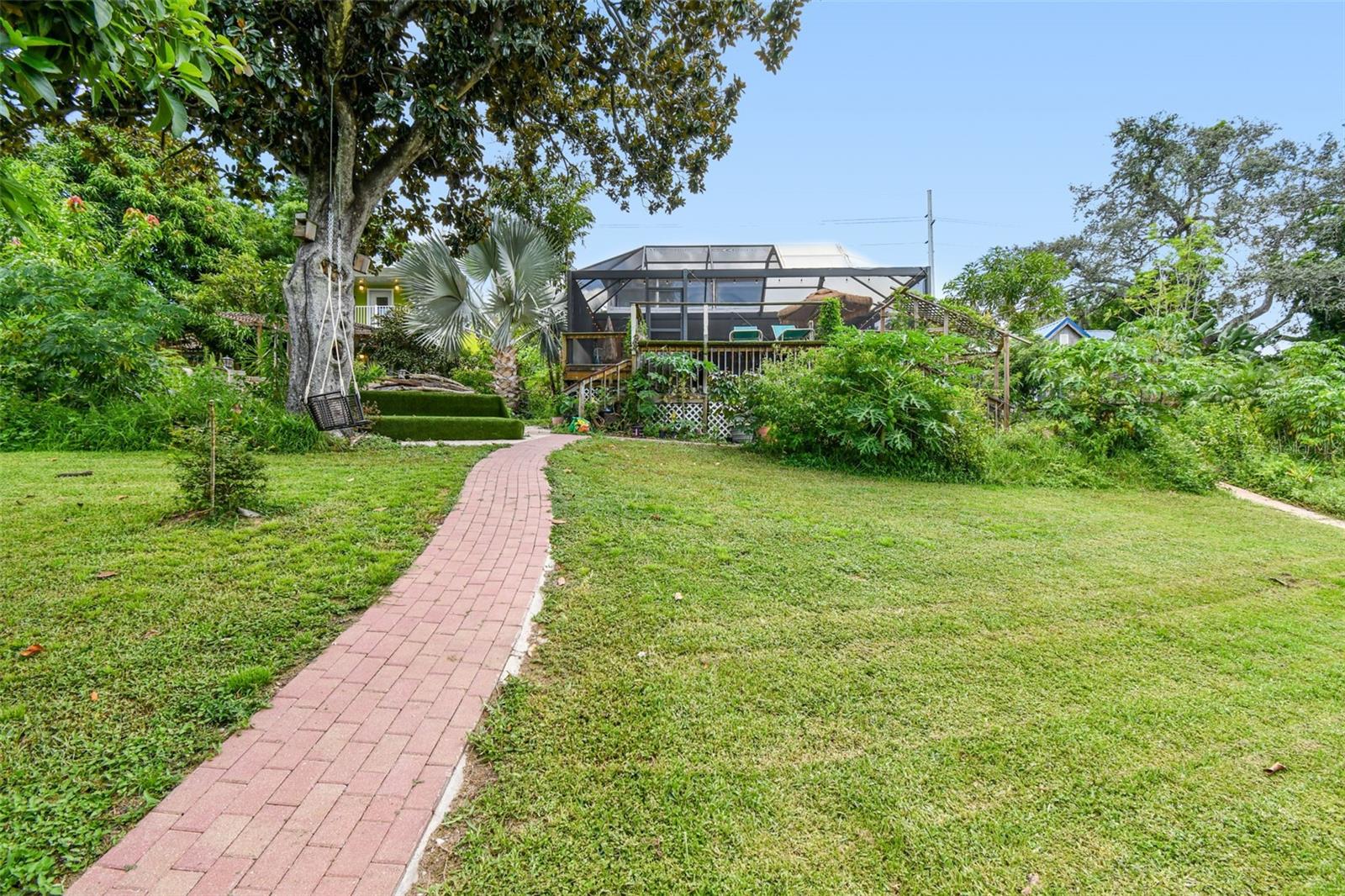 Listing photo id 3 for 3203 Yukon Street