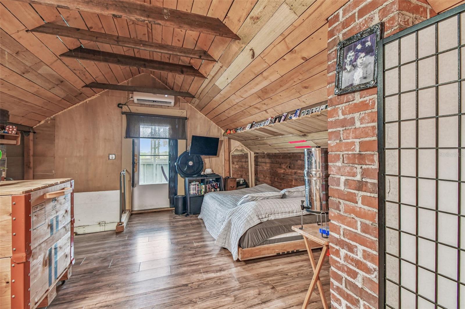 Listing photo id 56 for 3203 Yukon Street