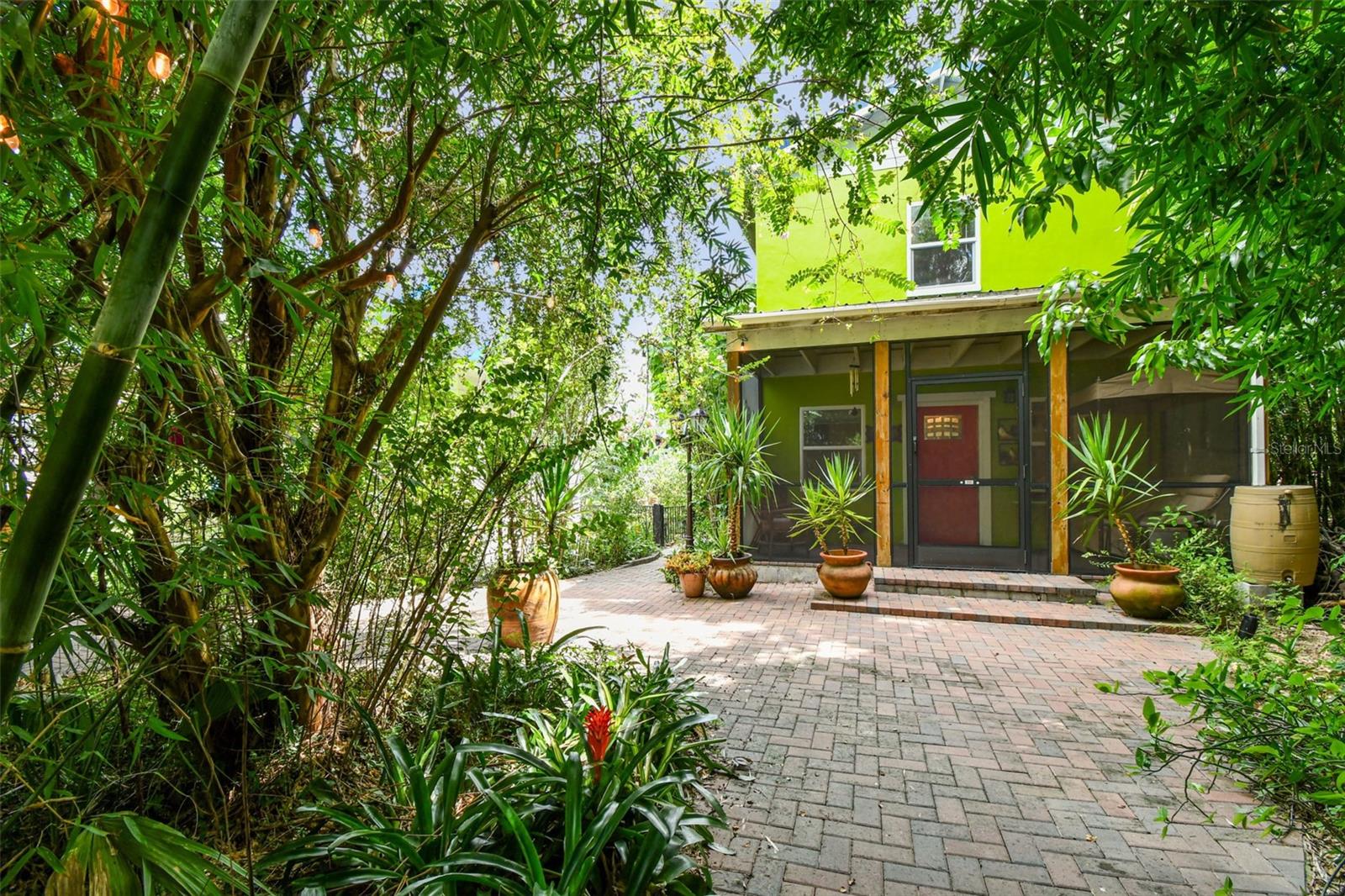 Listing photo id 5 for 3203 Yukon Street