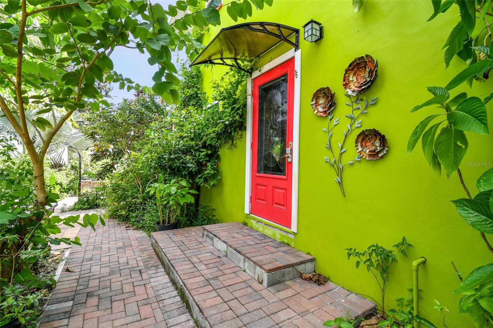 Listing photo id 6 for 3203 Yukon Street