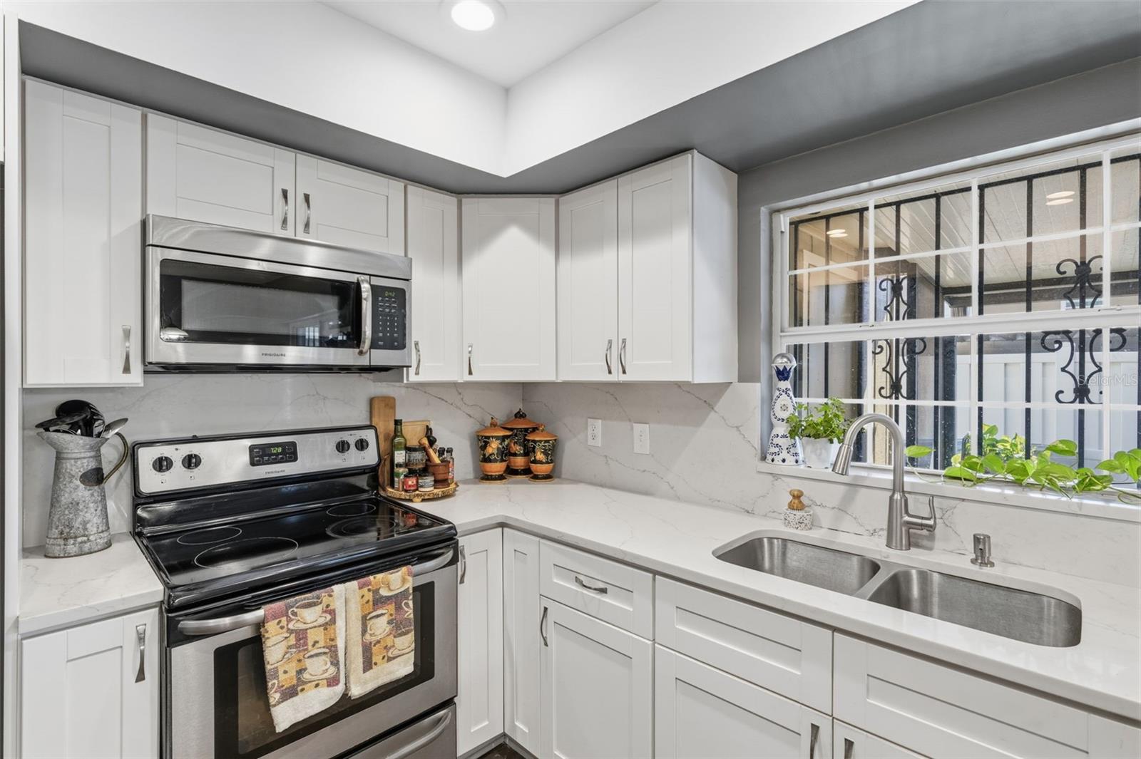 Image 9 of 34 For 7103 Coronado Court