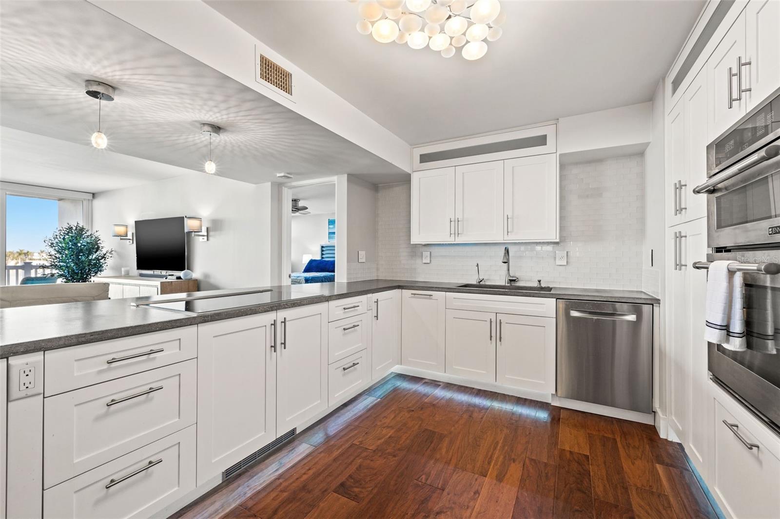 Image 10 of 40 For 500 Treasure Island Causeway 308