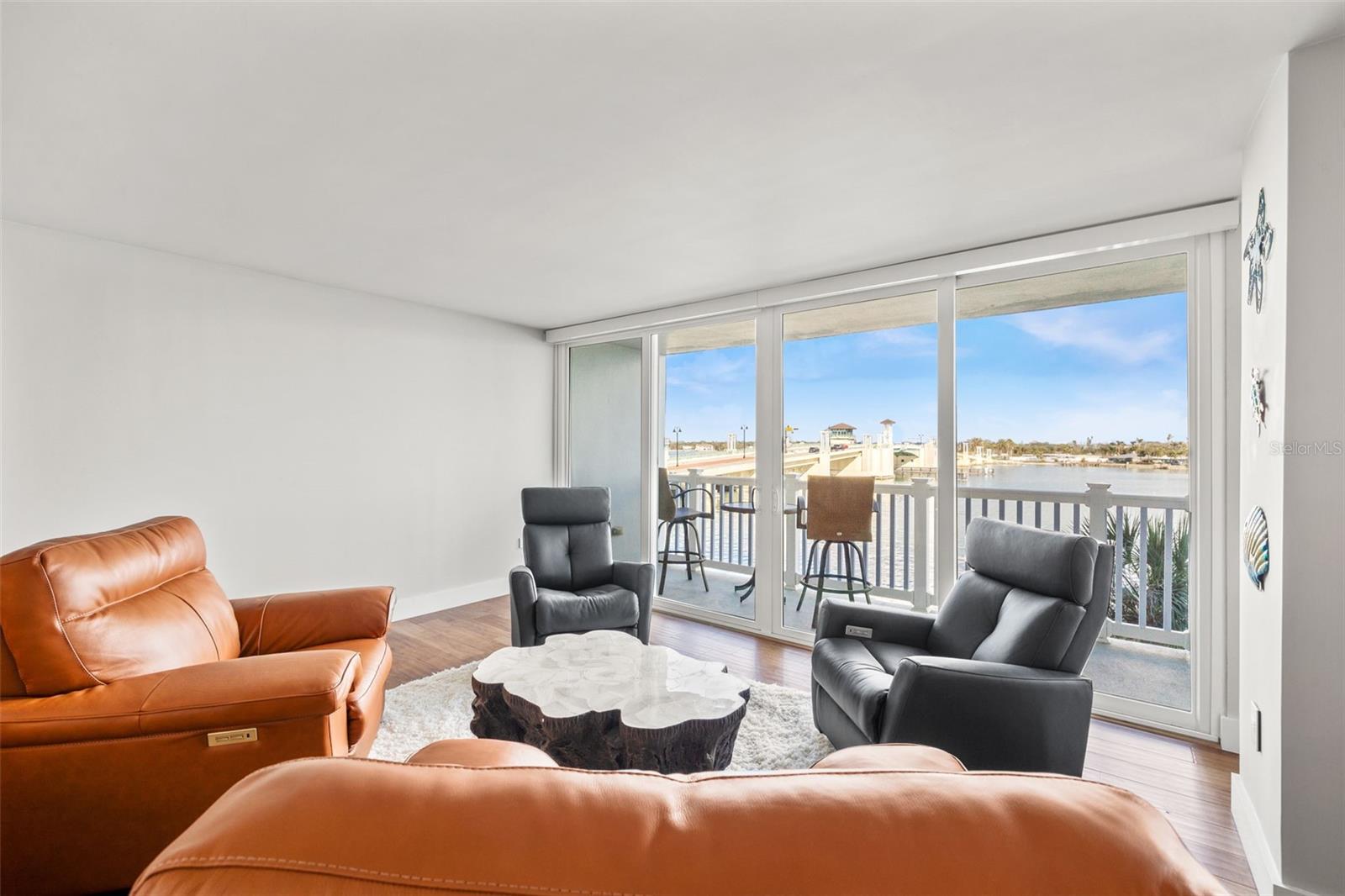 Image 25 of 40 For 500 Treasure Island Causeway 308