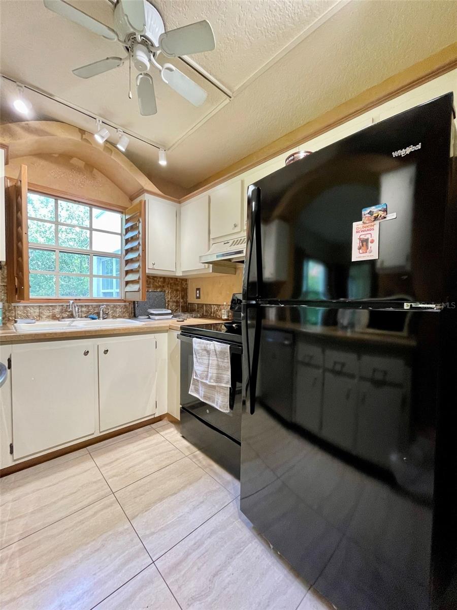 Image 3 of 23 For 420 Bayshore Boulevard 102