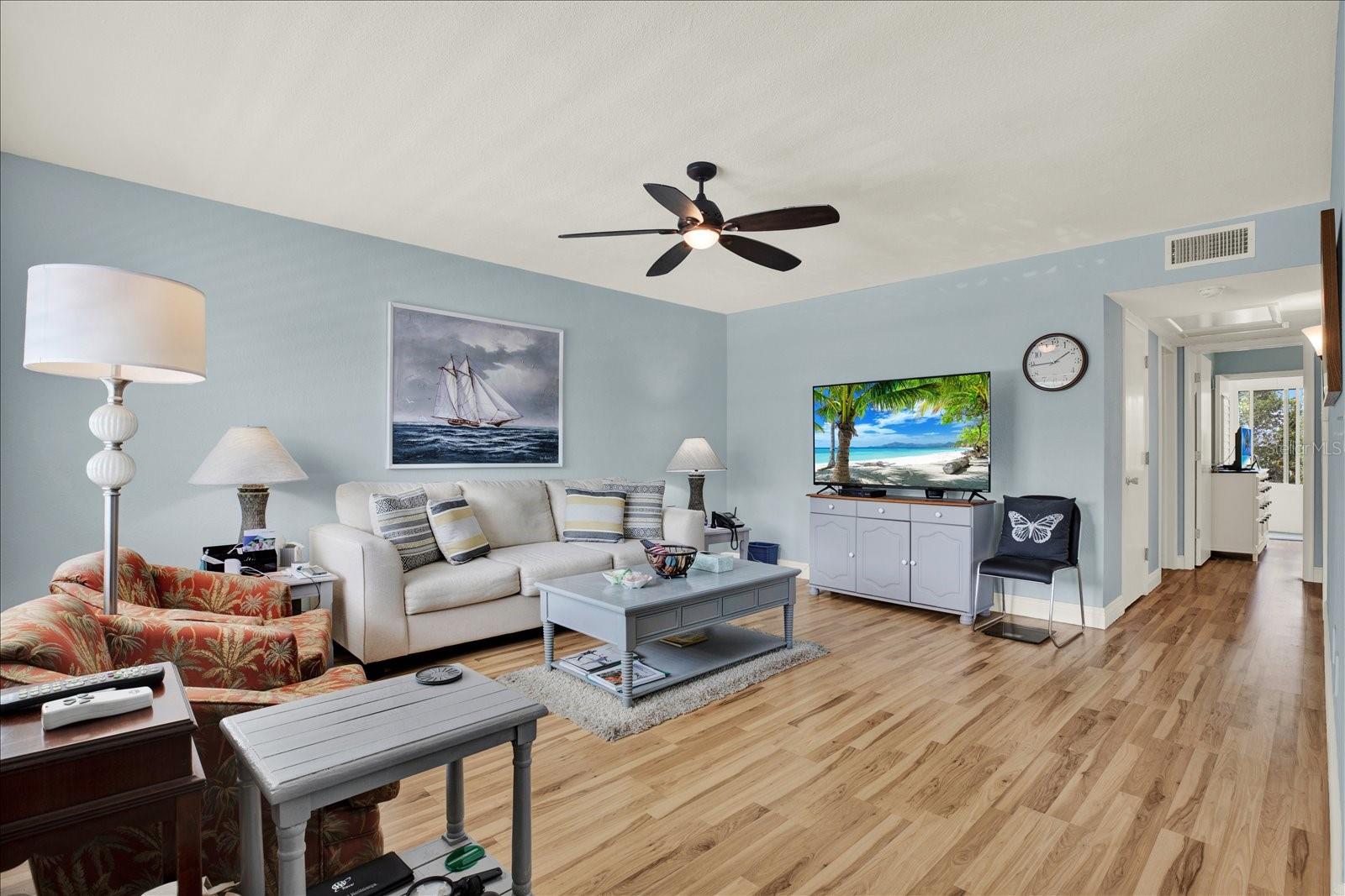 Image 4 of 22 For 11225 82nd Avenue 207