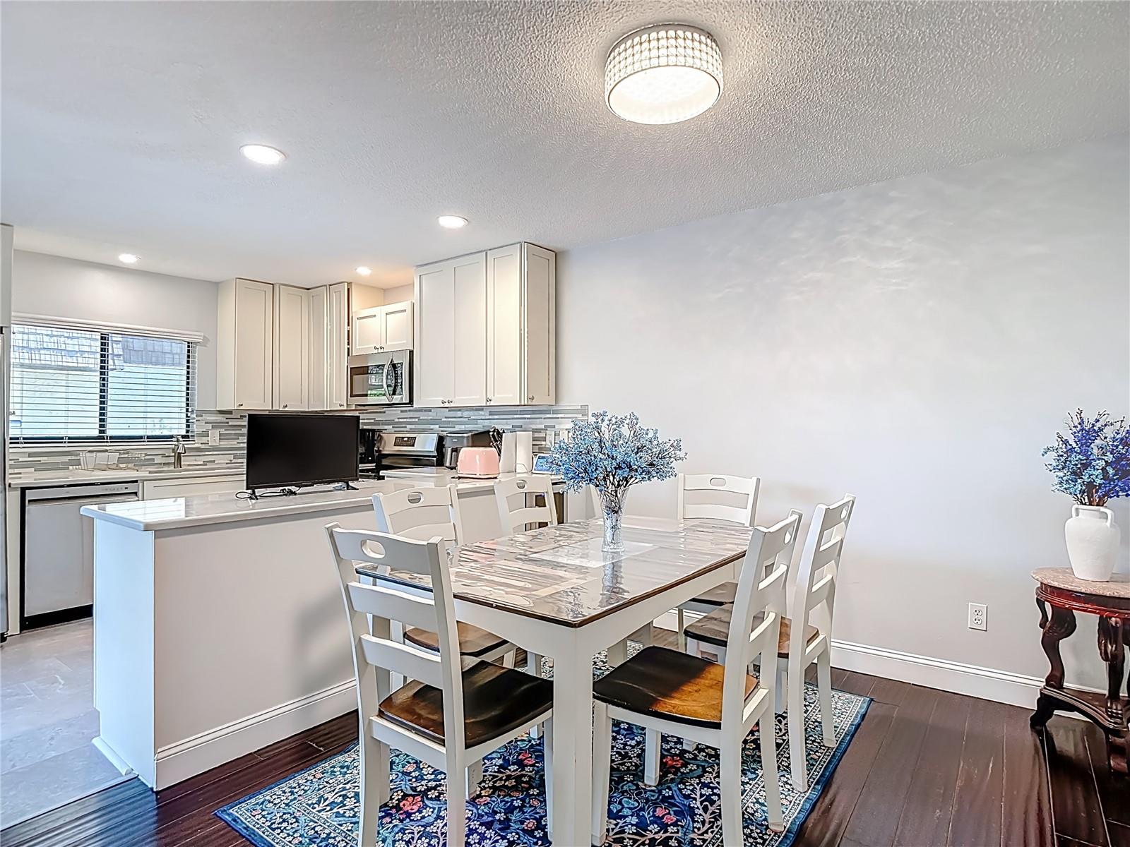 Image 14 of 36 For 15426 Pond Woods Drive