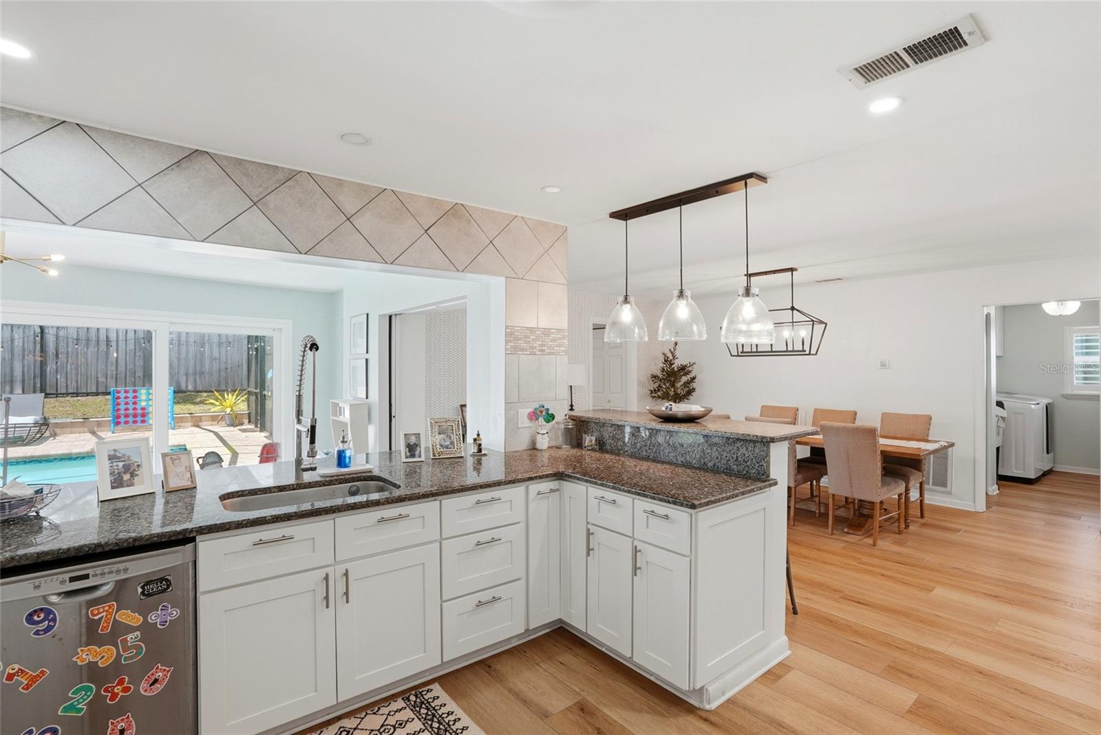 Image 18 of 49 For 2089 Swan Lane