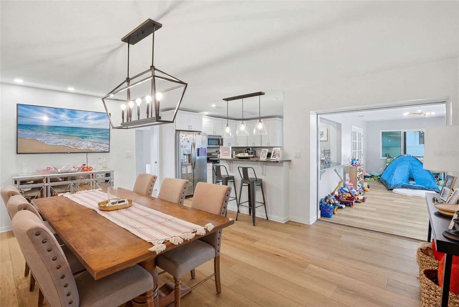 Image 23 of 49 For 2089 Swan Lane