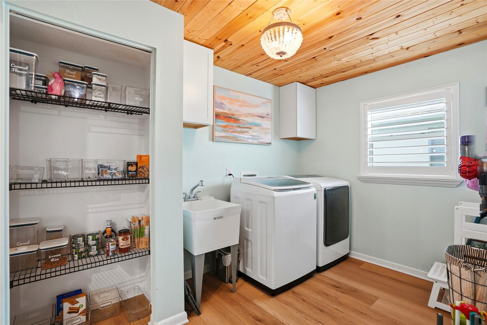 Image 24 of 49 For 2089 Swan Lane