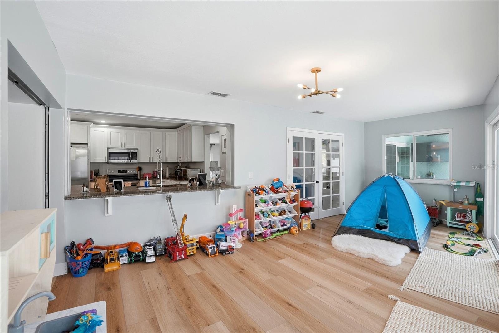 Image 27 of 49 For 2089 Swan Lane