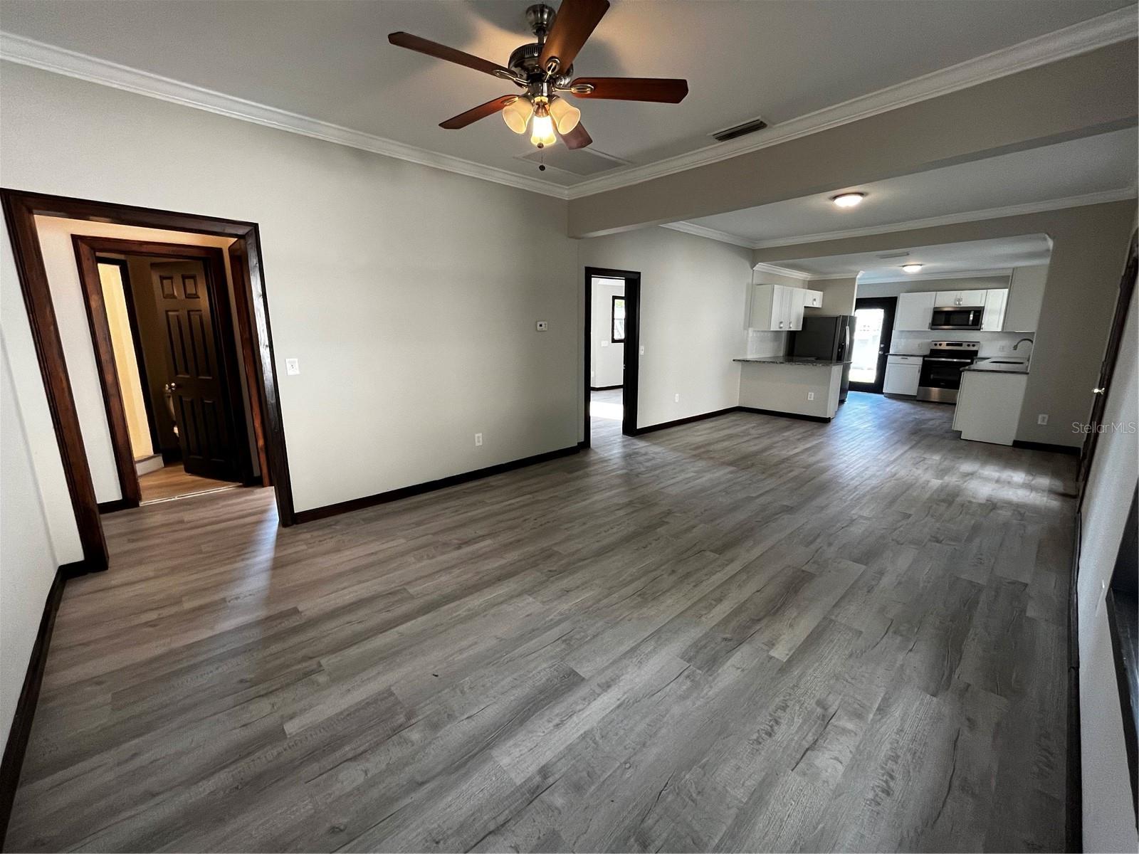 Image 10 of 34 For 402 Emma Street