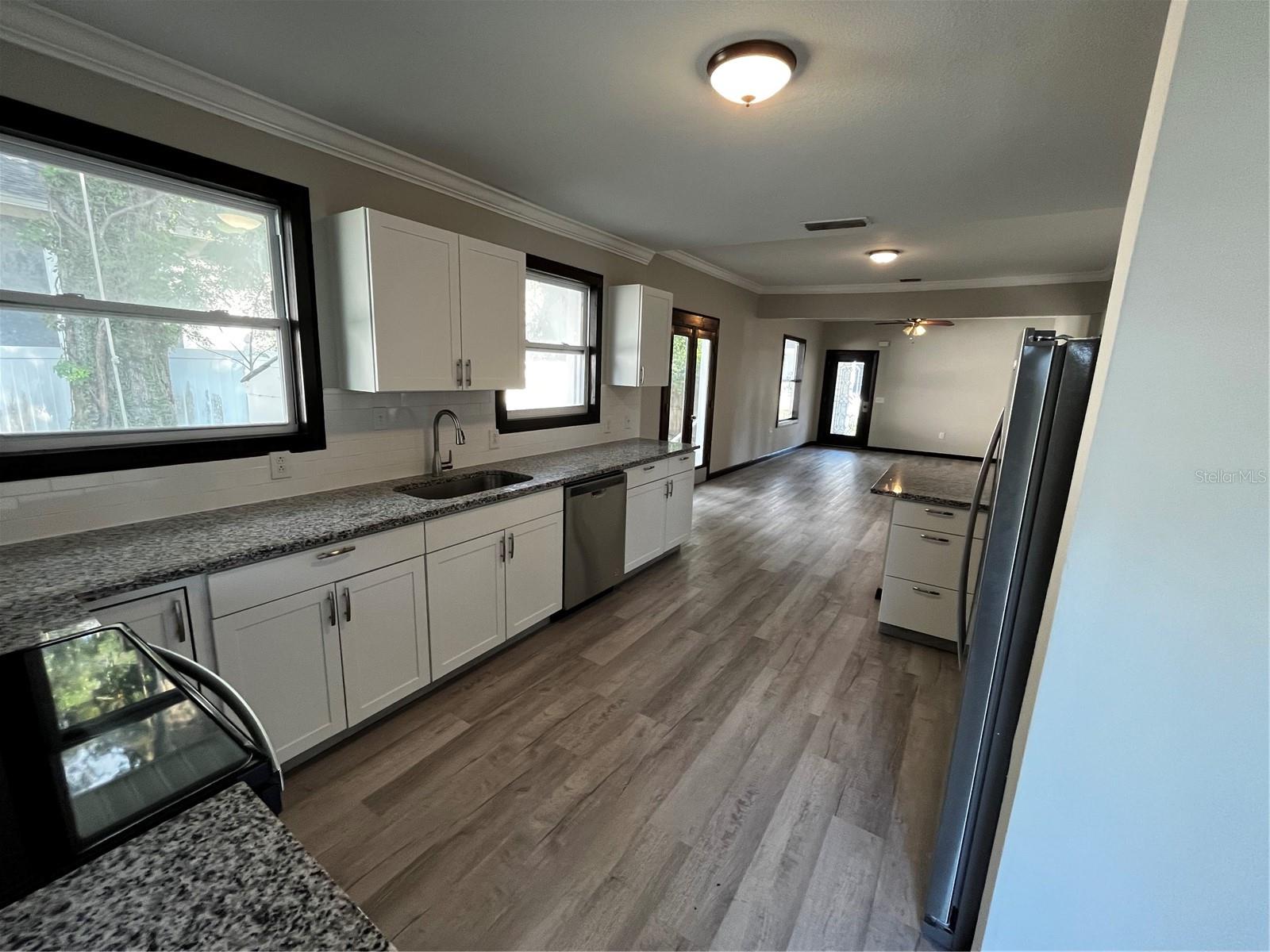 Image 12 of 34 For 402 Emma Street