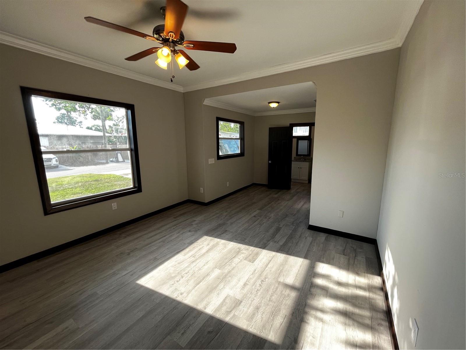 Image 22 of 34 For 402 Emma Street