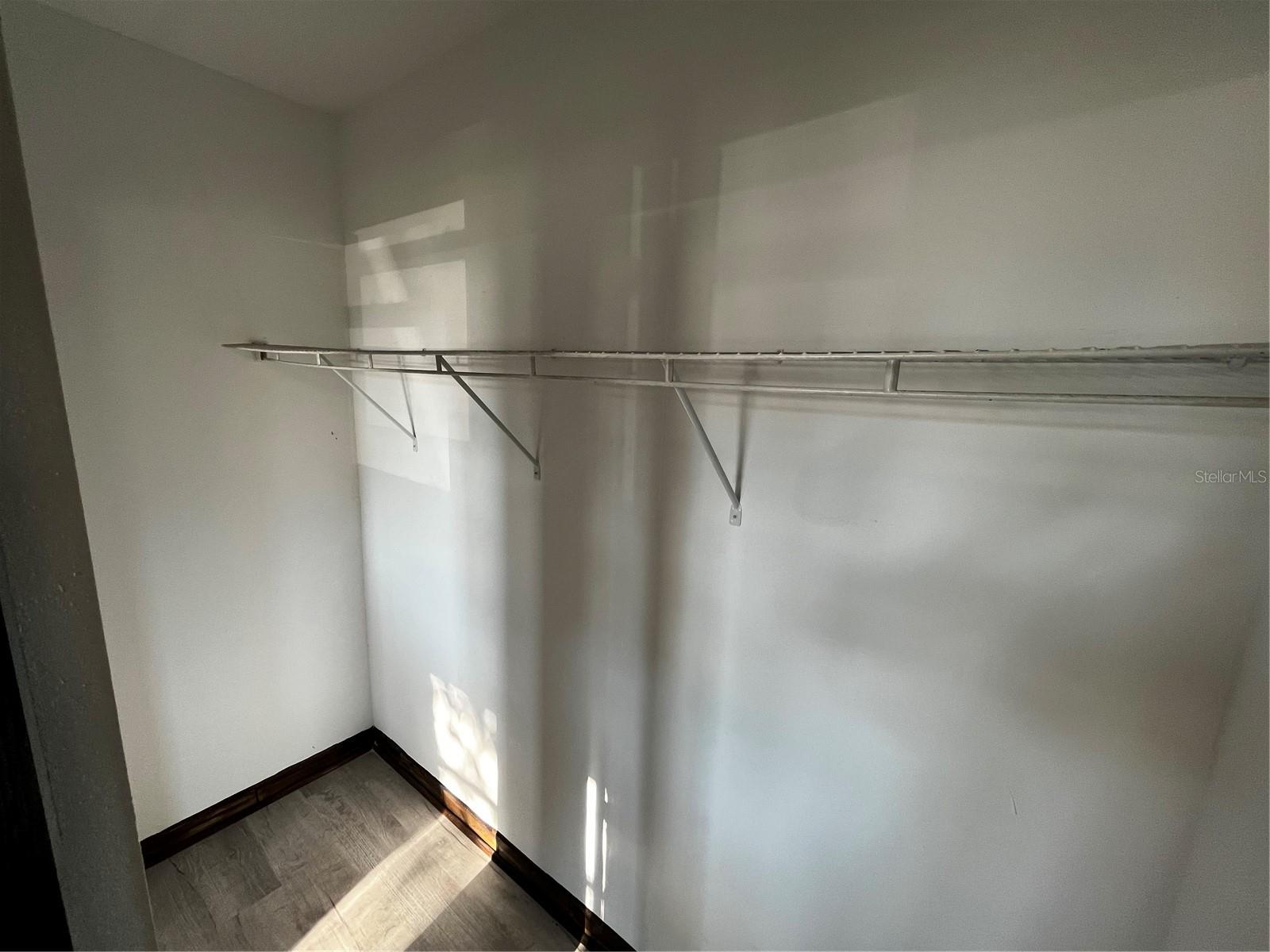 Image 27 of 34 For 402 Emma Street