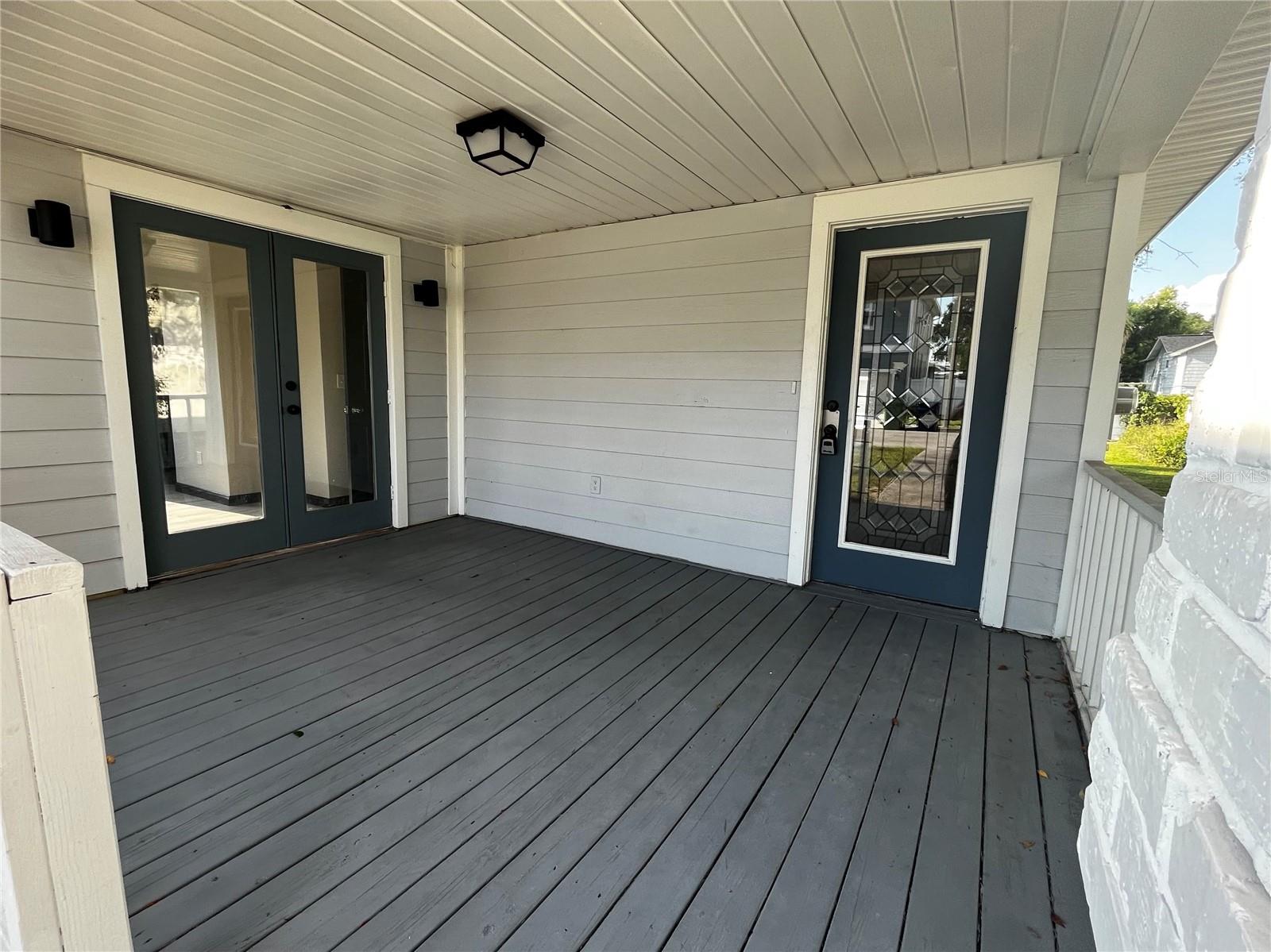 Image 3 of 34 For 402 Emma Street