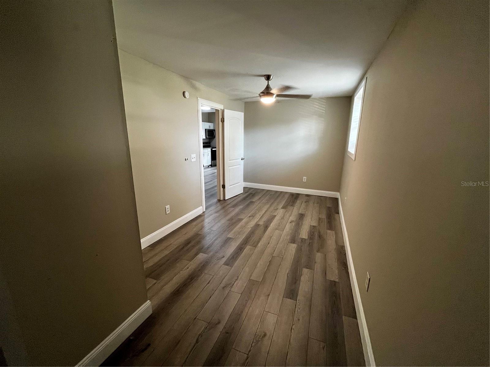 Image 30 of 34 For 402 Emma Street