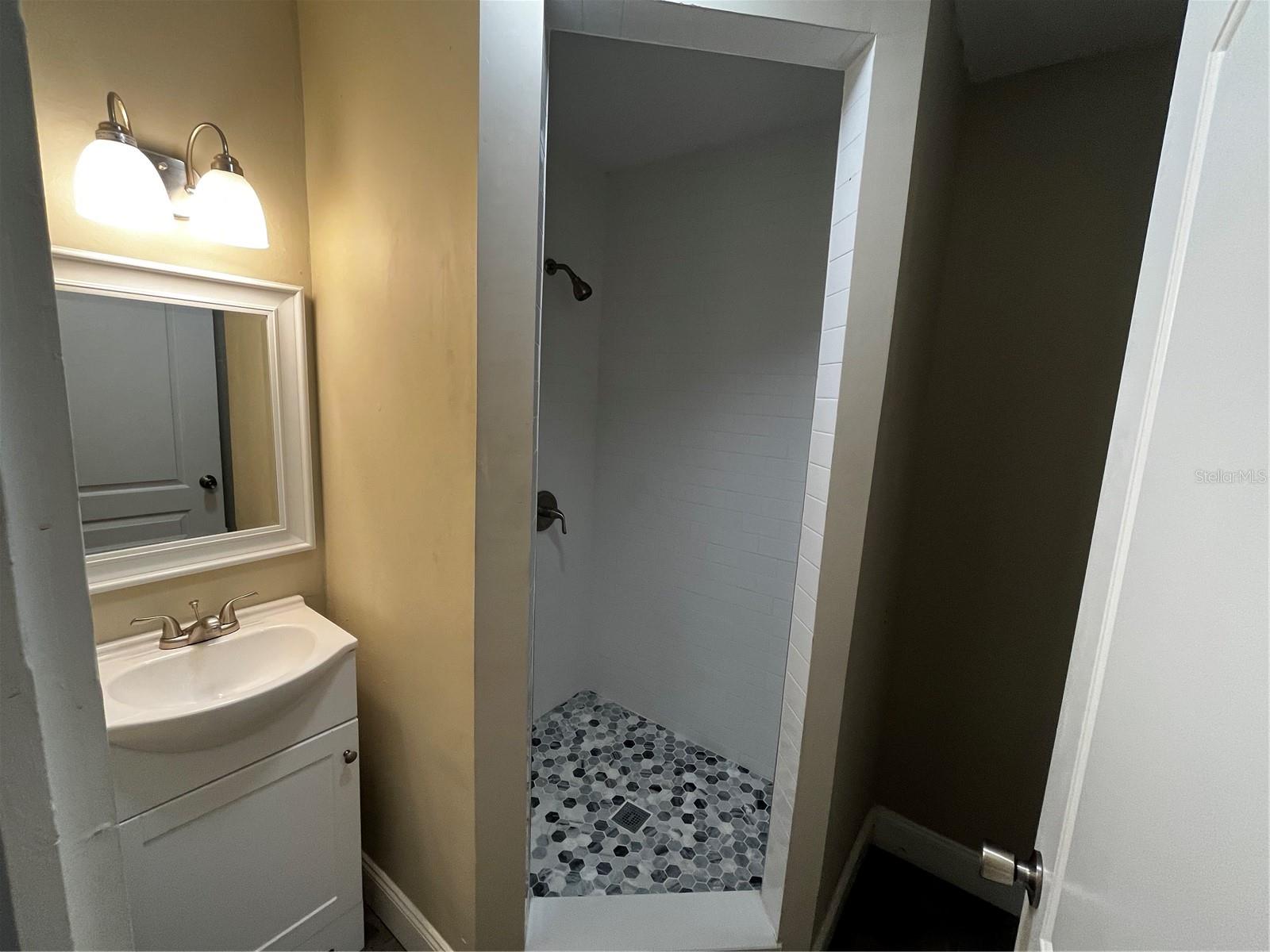 Image 33 of 34 For 402 Emma Street