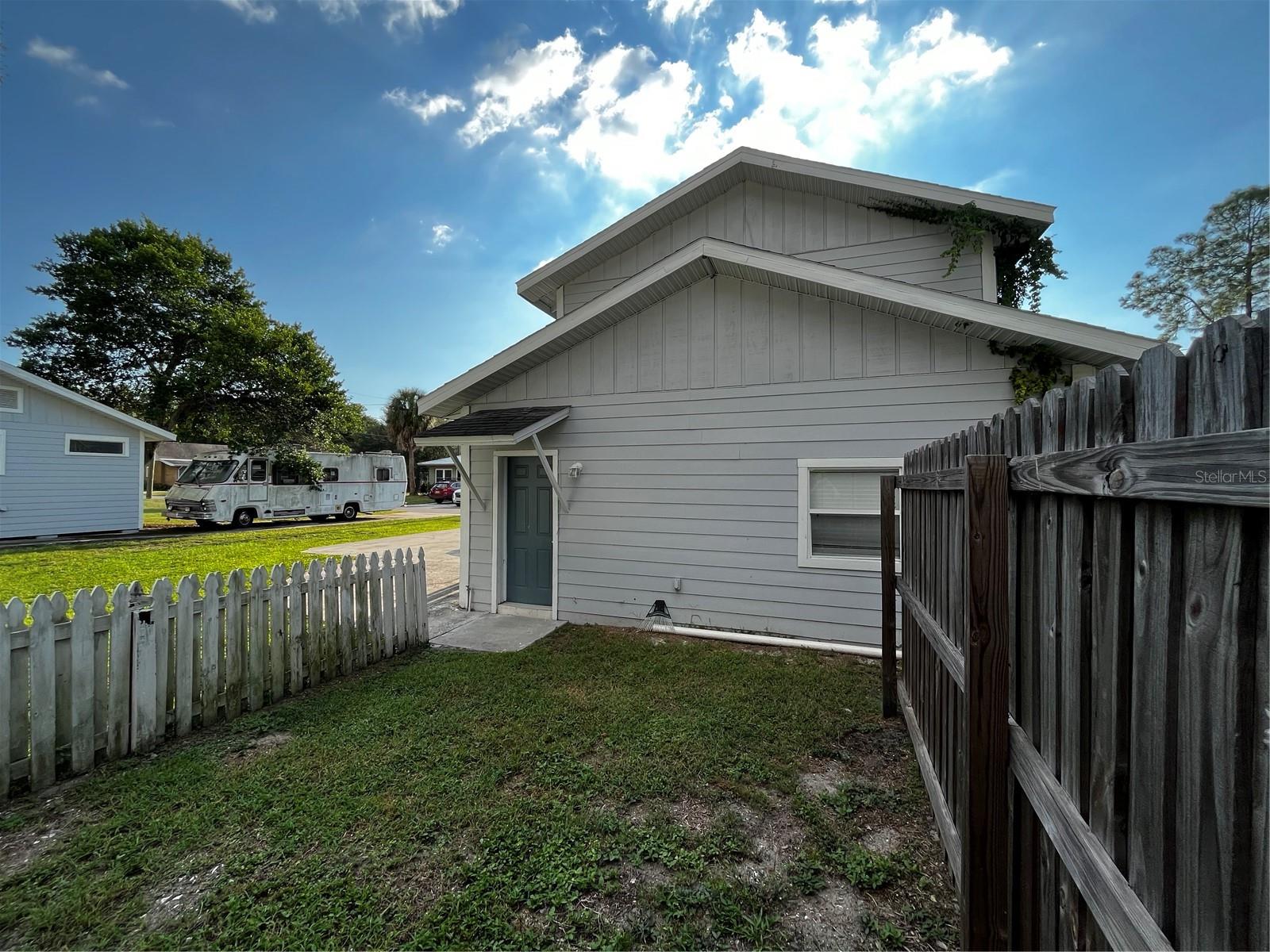 Image 8 of 34 For 402 Emma Street