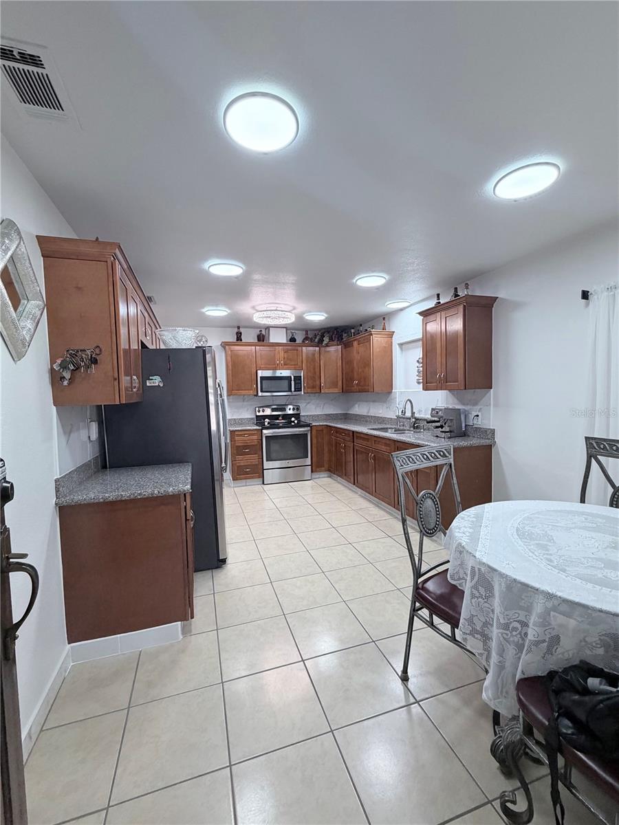 Image 9 of 36 For 1508 Knollwood Street