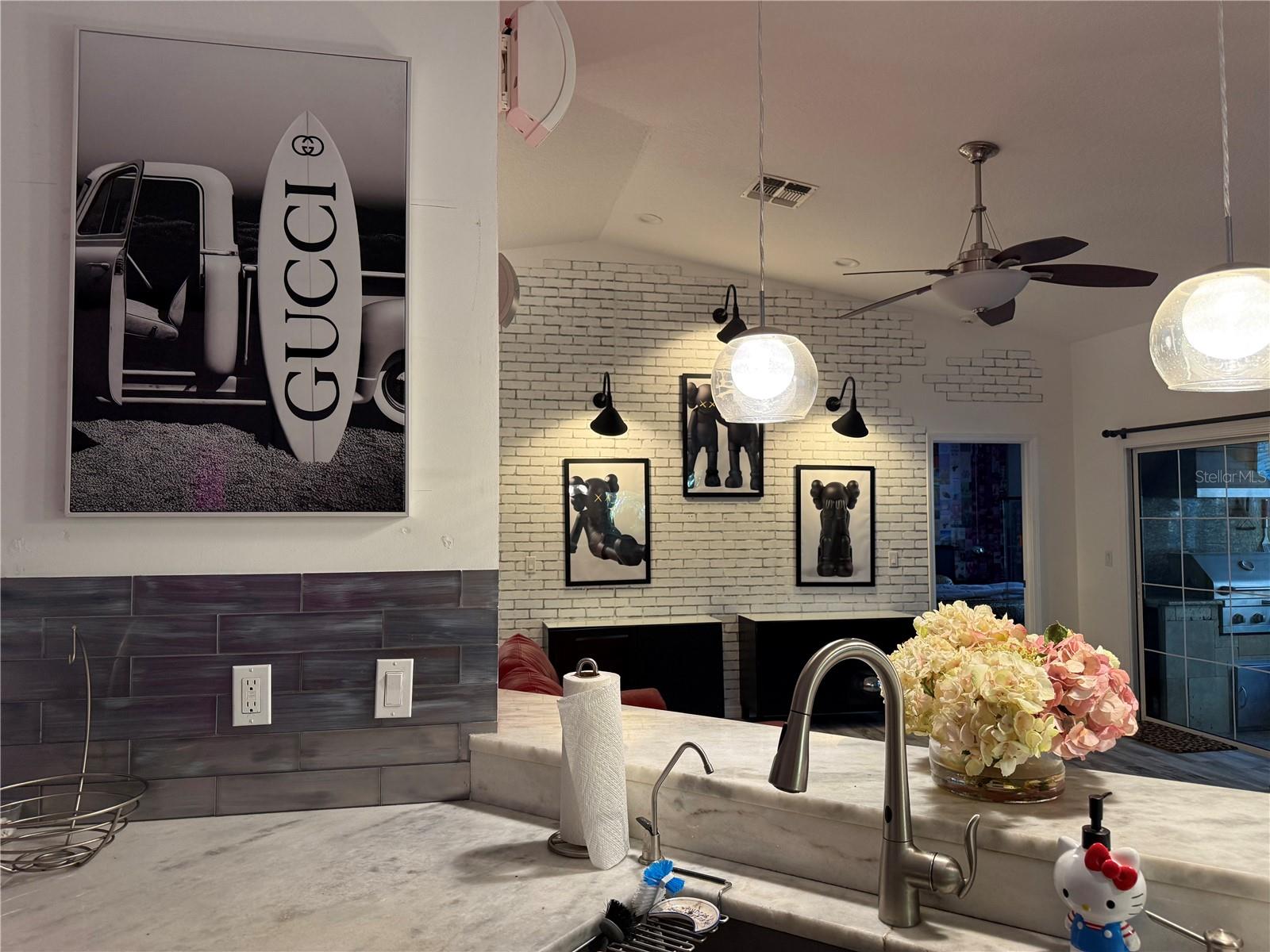 Listing photo id 11 for 9641 Fulton Avenue