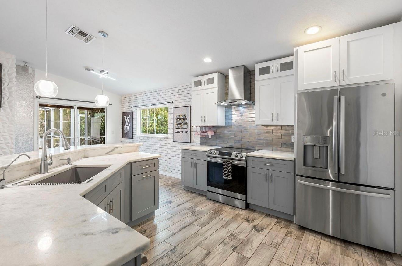 Listing photo id 12 for 9641 Fulton Avenue