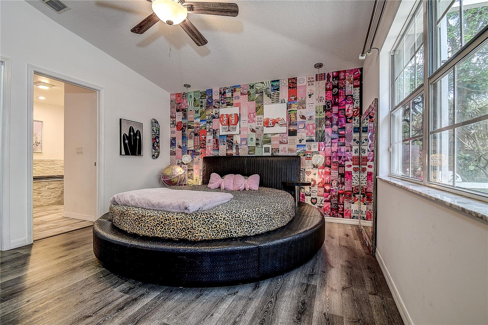 Listing photo id 15 for 9641 Fulton Avenue