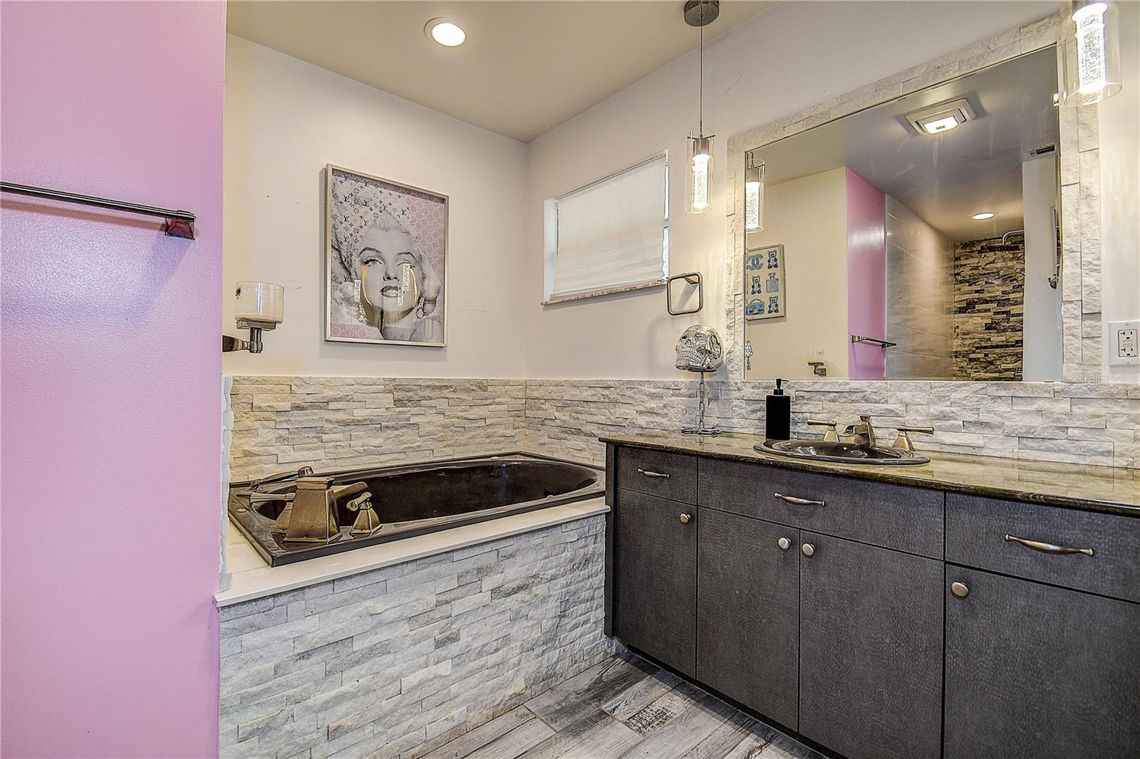 Listing photo id 18 for 9641 Fulton Avenue