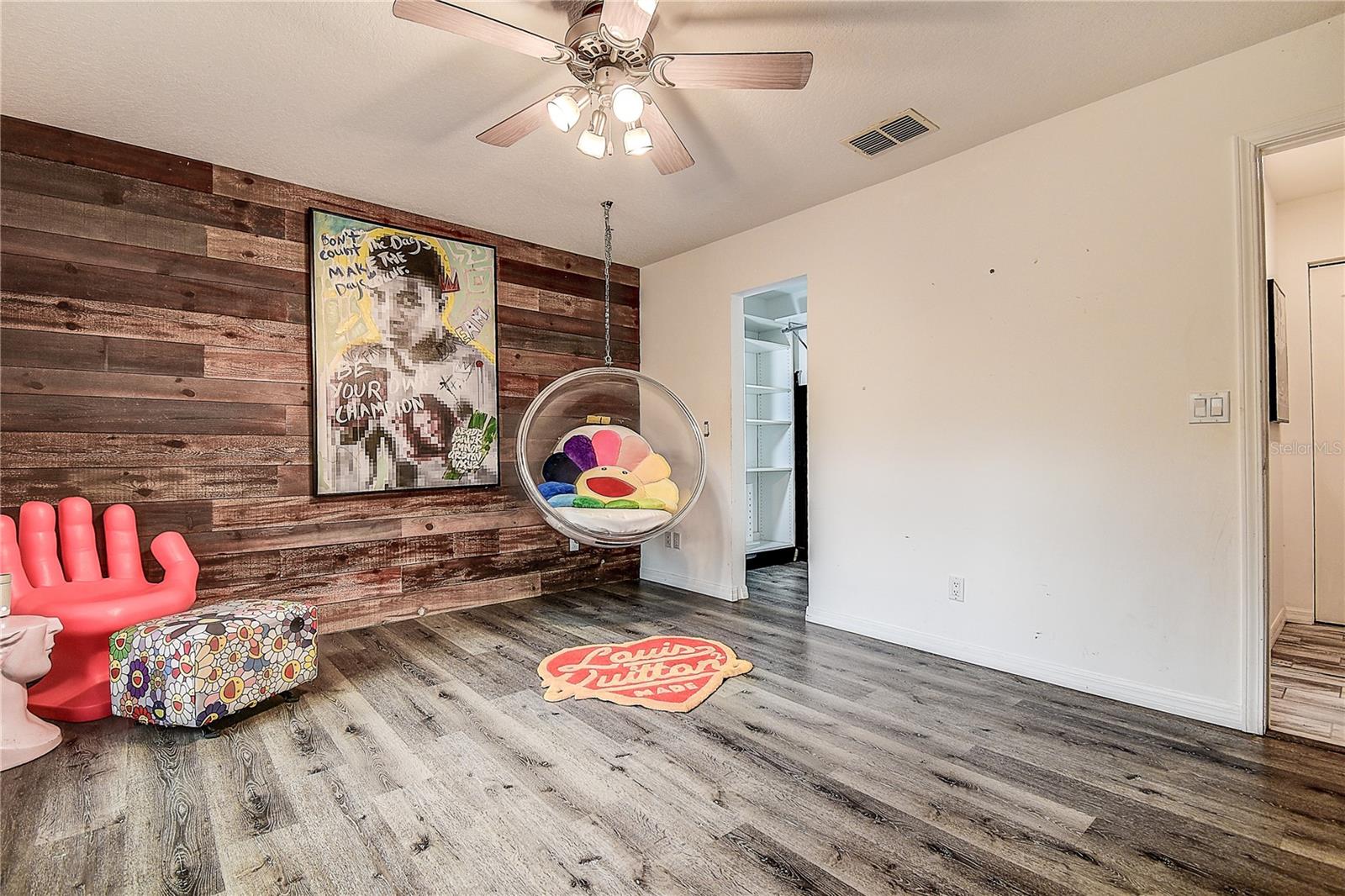 Listing photo id 21 for 9641 Fulton Avenue