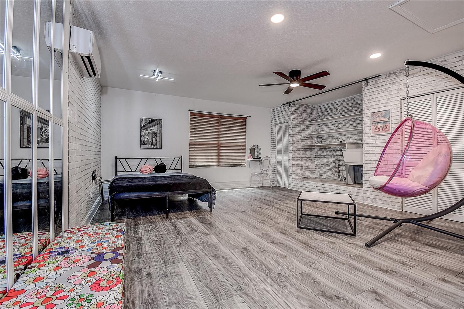 Listing photo id 23 for 9641 Fulton Avenue